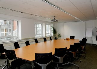 Postaw na wygodę, dzięki stołowi konferencyjnemu